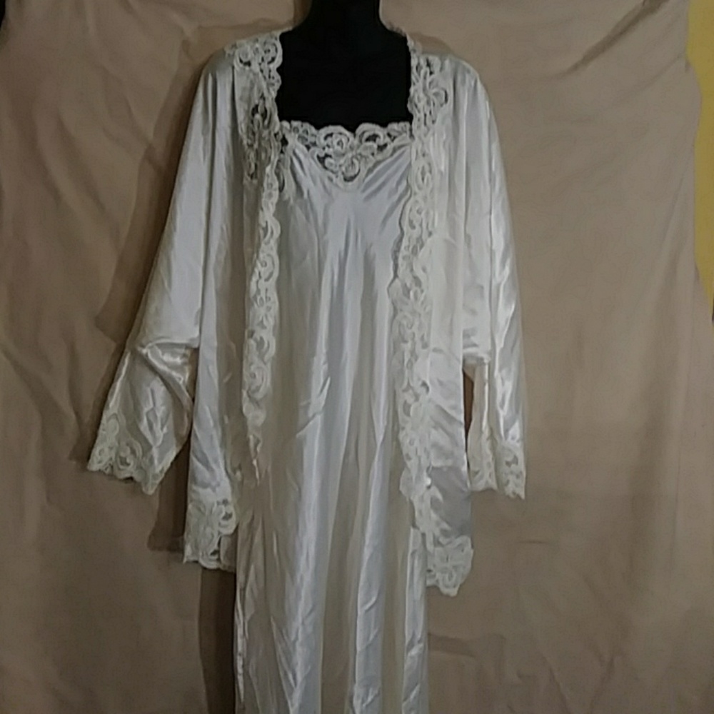Chance Encounters vtg long night gown/short robe set-sz L